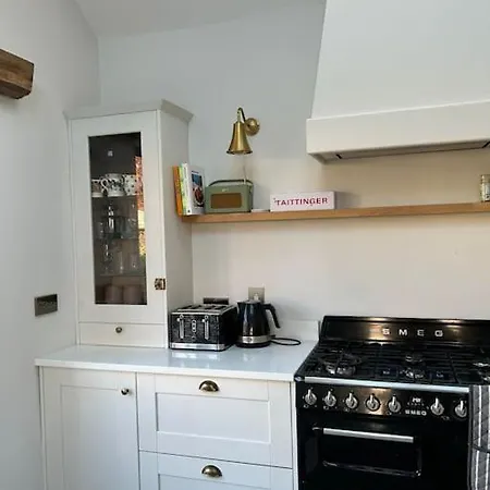 Favour Royal - Dog Friendly Forest Escape 펜션 *